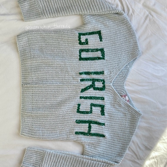 University of Notre Dame hand knit embroidered sweater - Picture 4 of 16